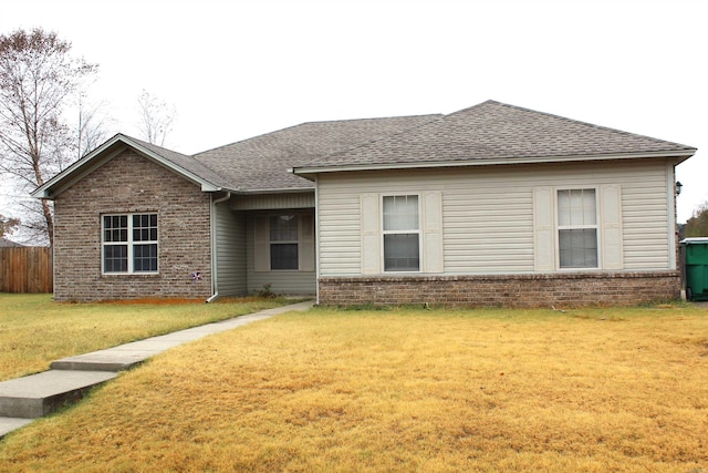 view of front facade featuring a front yard