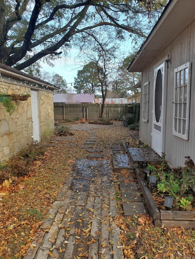 view of yard featuring a patio area