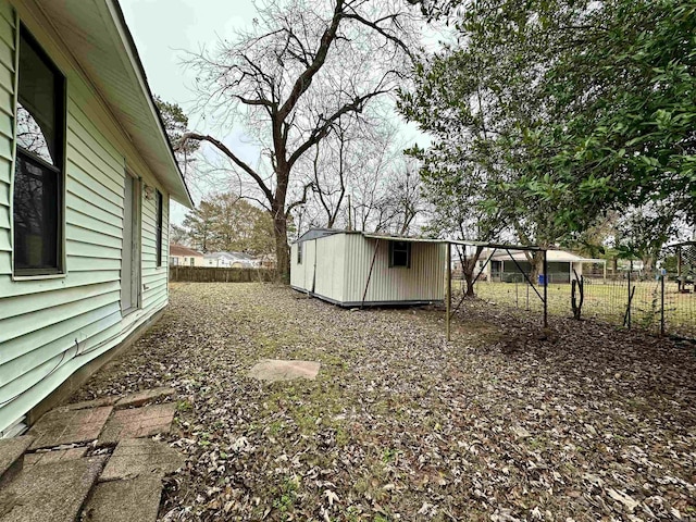 view of yard with a shed