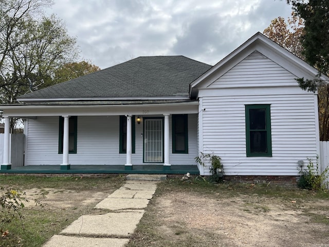 view of front facade with covered porch