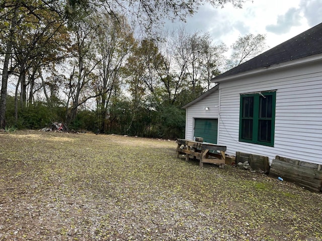 view of yard with a garage