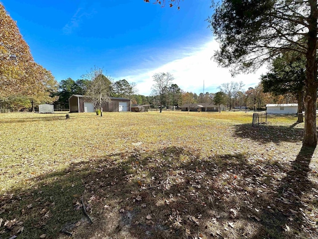 view of yard with an outdoor structure