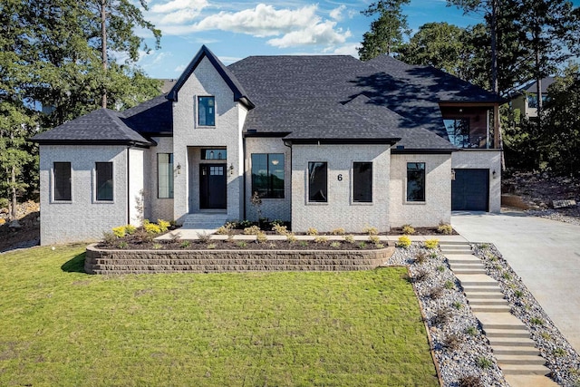 view of front of home featuring a front yard and a garage