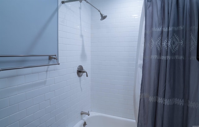 bathroom featuring shower / tub combo