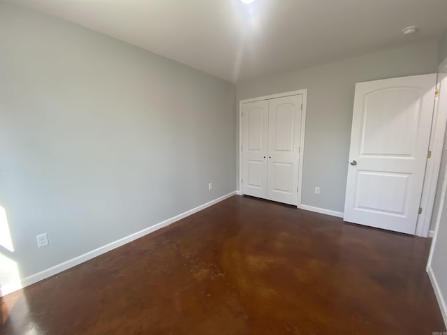 unfurnished bedroom featuring a closet