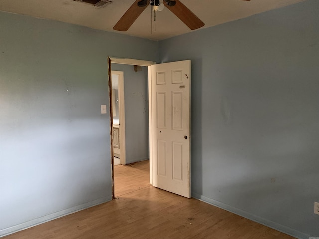 unfurnished room featuring light hardwood / wood-style flooring and ceiling fan