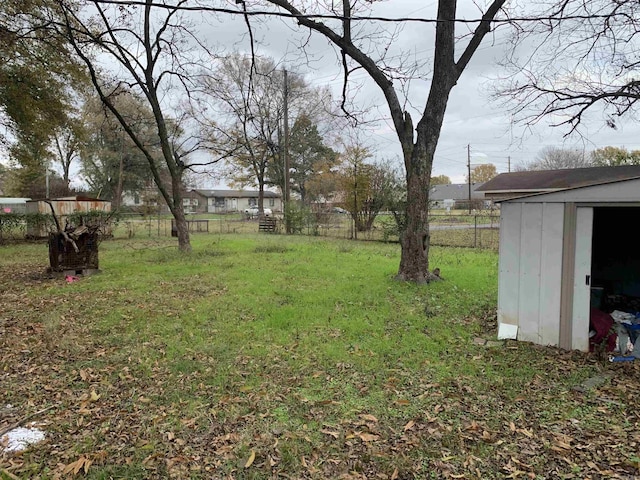 view of yard with a shed