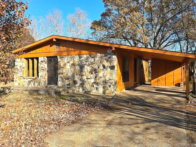 view of front of home featuring a carport