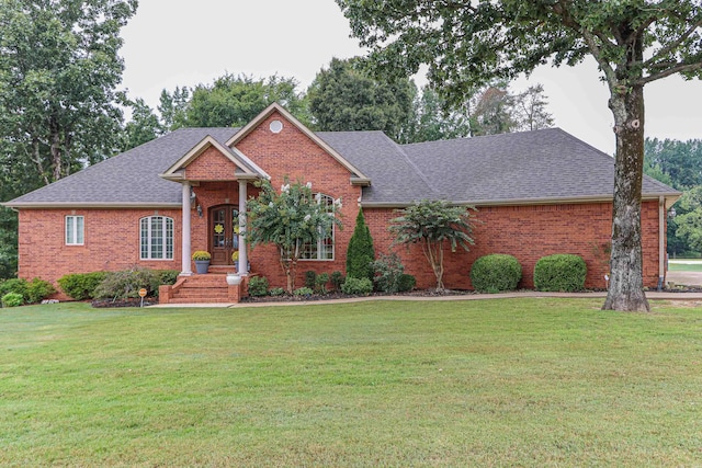 view of front facade with a front yard