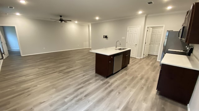 kitchen with ceiling fan, dishwasher, sink, an island with sink, and light hardwood / wood-style floors