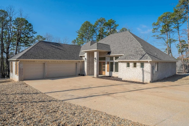 view of front facade featuring a garage