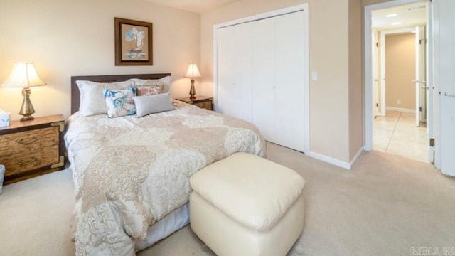 bedroom with carpet flooring and a closet