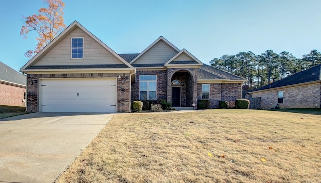 craftsman house featuring a front lawn