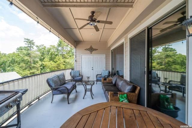 balcony featuring an outdoor living space and ceiling fan