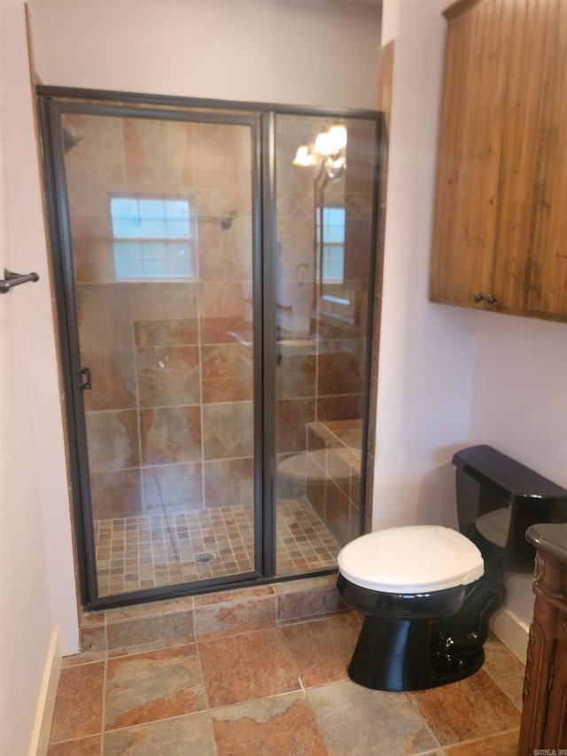 bathroom featuring a shower with shower door, toilet, vanity, and a chandelier