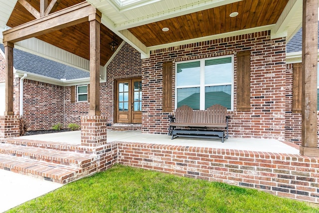 entrance to property with covered porch