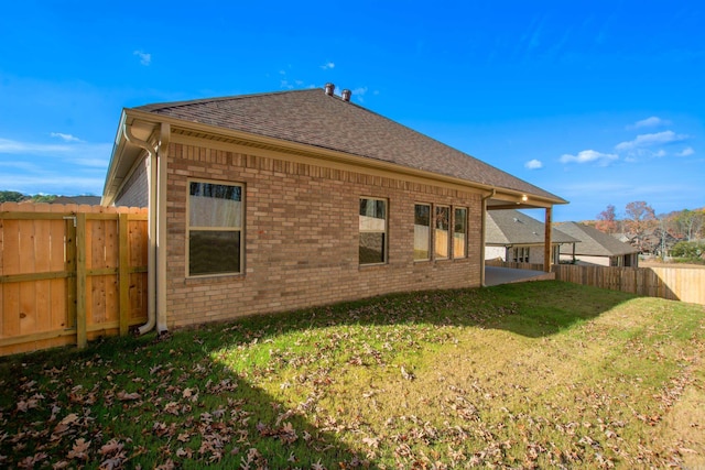 back of house featuring a yard