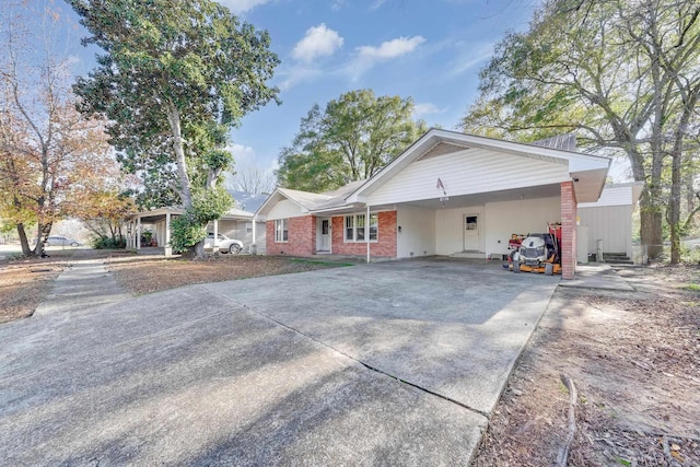 view of front of house featuring a carport