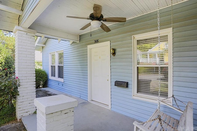 doorway to property with ceiling fan