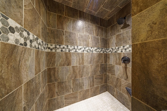 bathroom featuring tiled shower