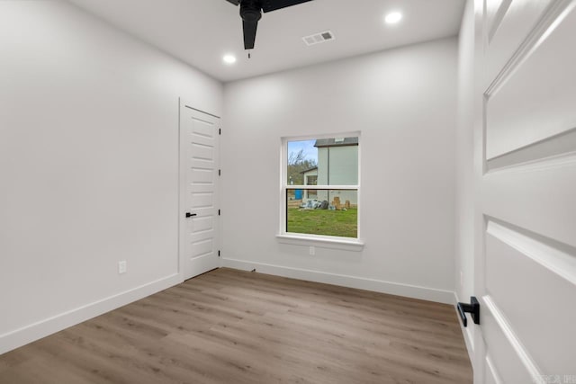 unfurnished room featuring light wood-type flooring and ceiling fan