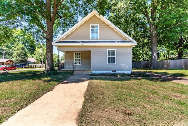 view of front facade featuring covered porch and a front lawn