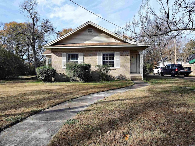 view of front of house with a front lawn