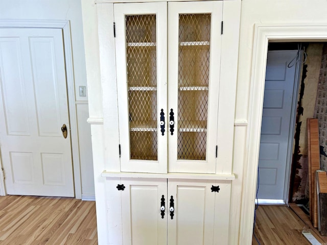 room details featuring hardwood / wood-style flooring