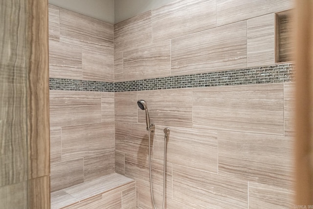 bathroom featuring a tile shower