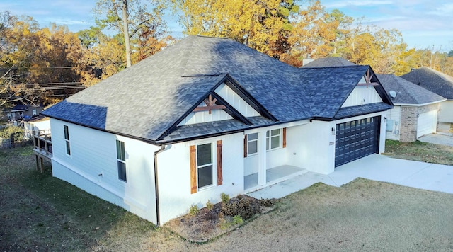 view of front of house with a front lawn and a garage