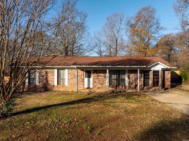 ranch-style house with a front yard