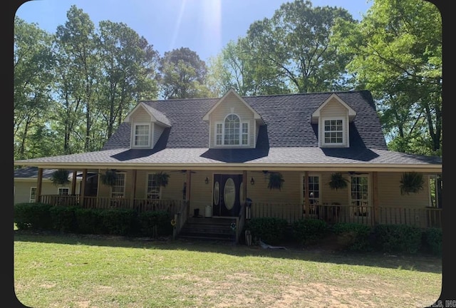 farmhouse inspired home featuring covered porch and a front lawn