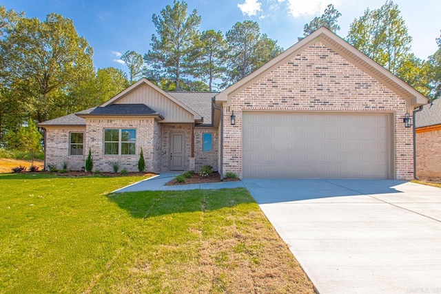 view of front facade featuring a garage and a front yard