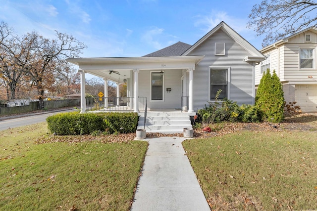 view of front of home featuring ceiling fan, a porch, and a front lawn