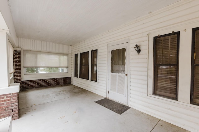 entrance to property featuring covered porch