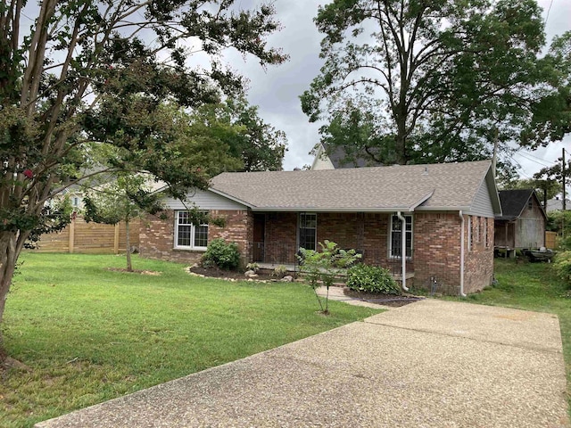 single story home featuring a front lawn