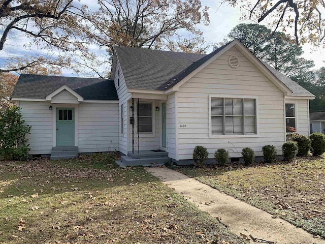 view of front of house featuring a front yard