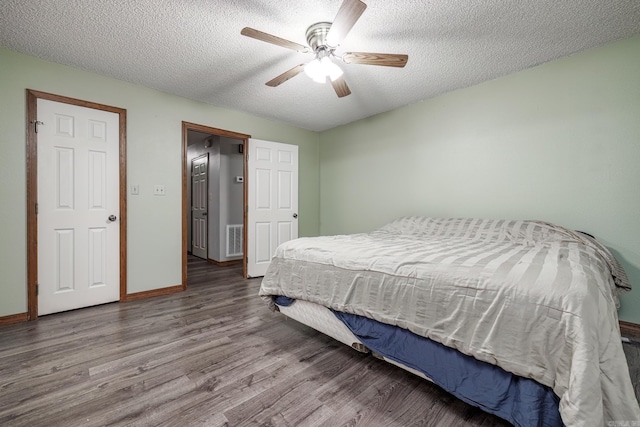 bedroom featuring a textured ceiling, hardwood / wood-style flooring, and ceiling fan