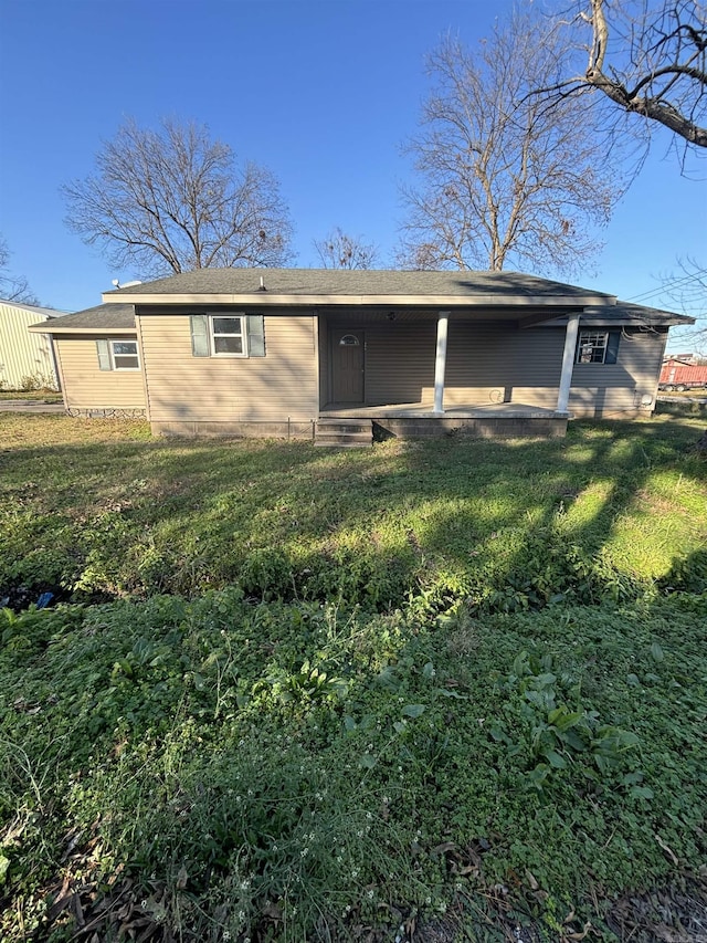 back of house featuring a yard