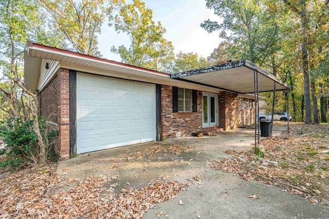 view of front facade featuring a garage