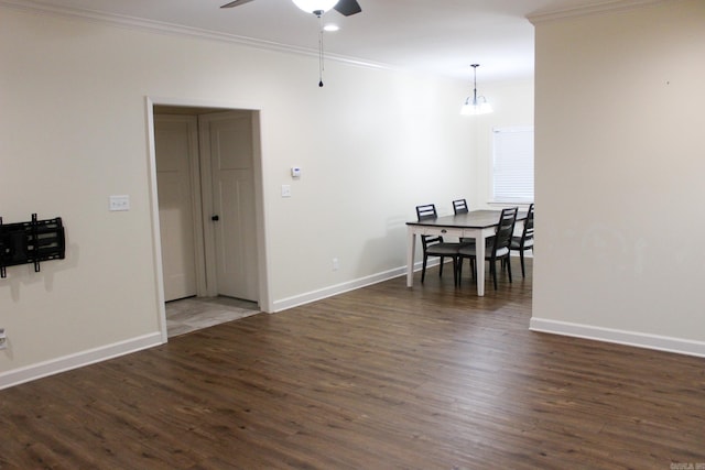 dining space with dark wood-type flooring, ornamental molding, and ceiling fan