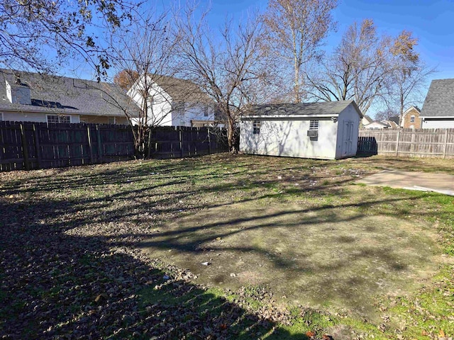 view of yard with a shed