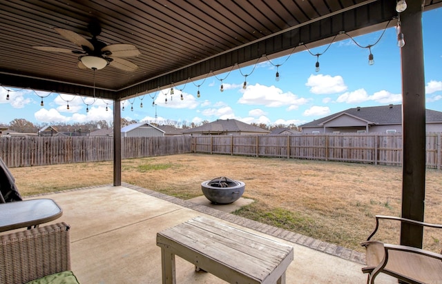 view of patio with ceiling fan