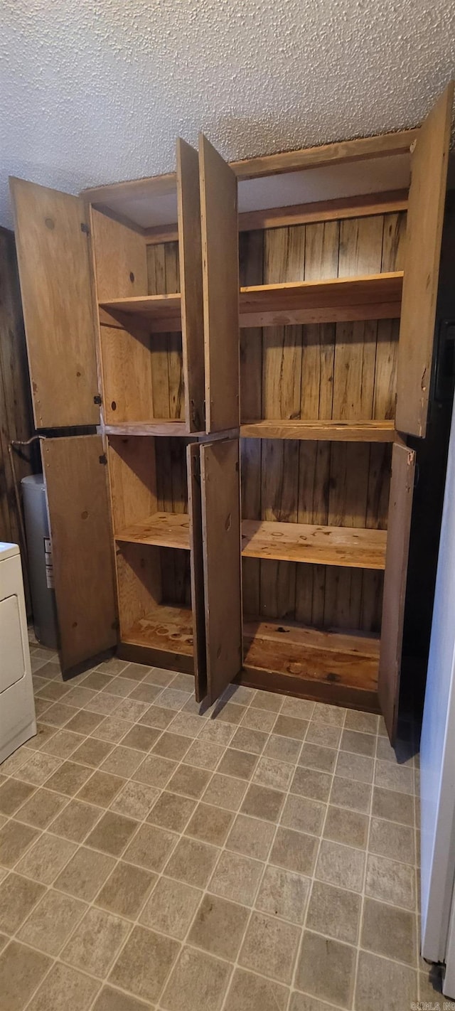 storage with washer / clothes dryer