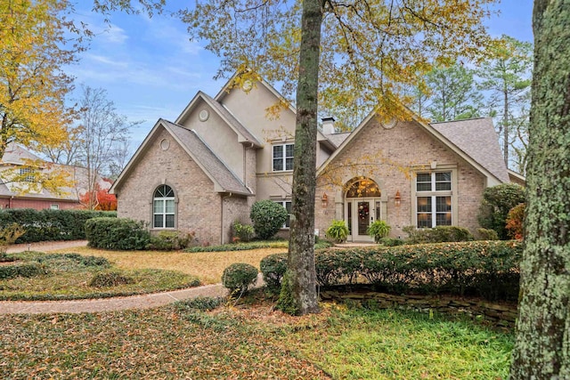 view of front of home featuring a front yard