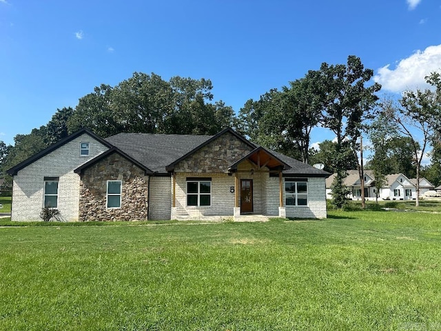 craftsman house with a front yard