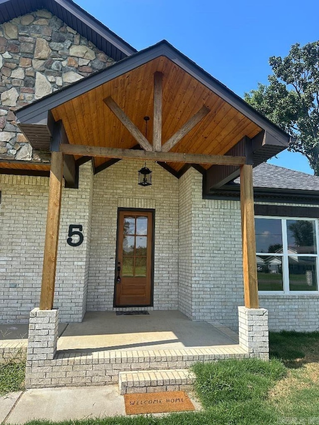 doorway to property with covered porch