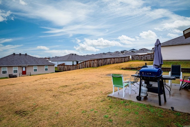 view of yard featuring a patio area