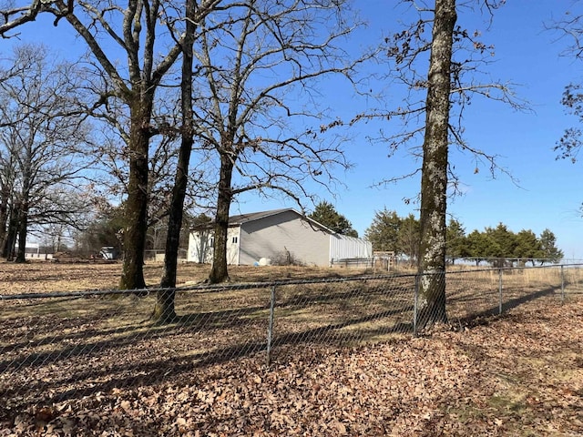 view of yard featuring a rural view