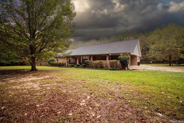 view of front of home with a front lawn